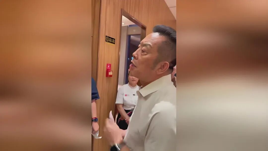 老罗和老贾的公关战:骂赢不是赢,信任才是IP的根本