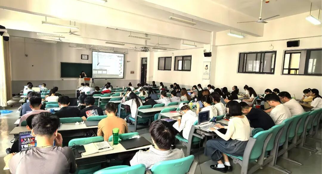 进化学堂走进河南农大,AI创客孵化营课程启动
